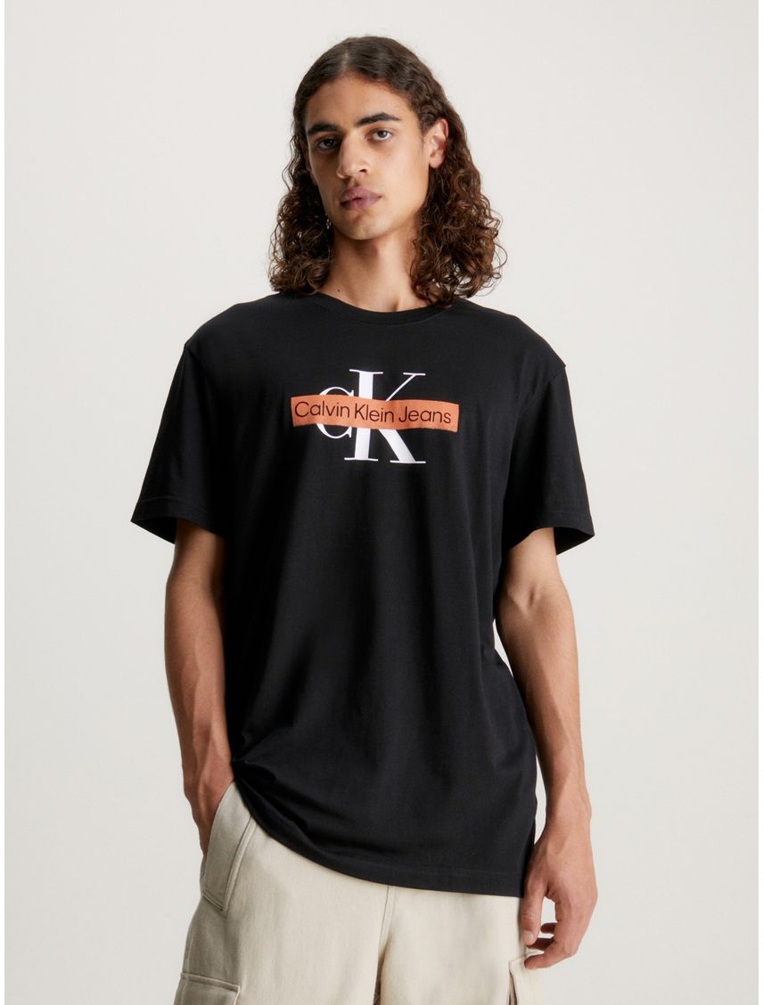 Remera con monograma
