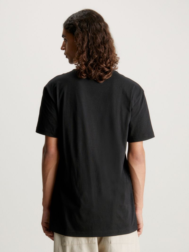 Remera-con-monograma