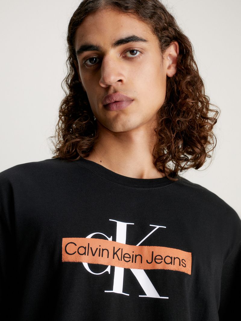 Remera-con-monograma
