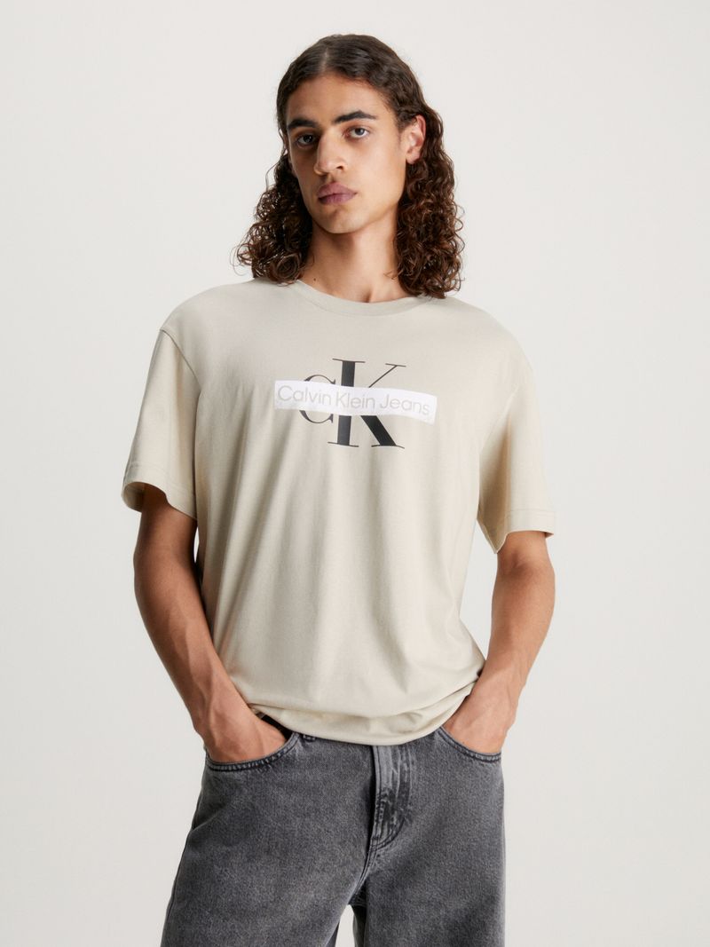 Remera-con-monograma