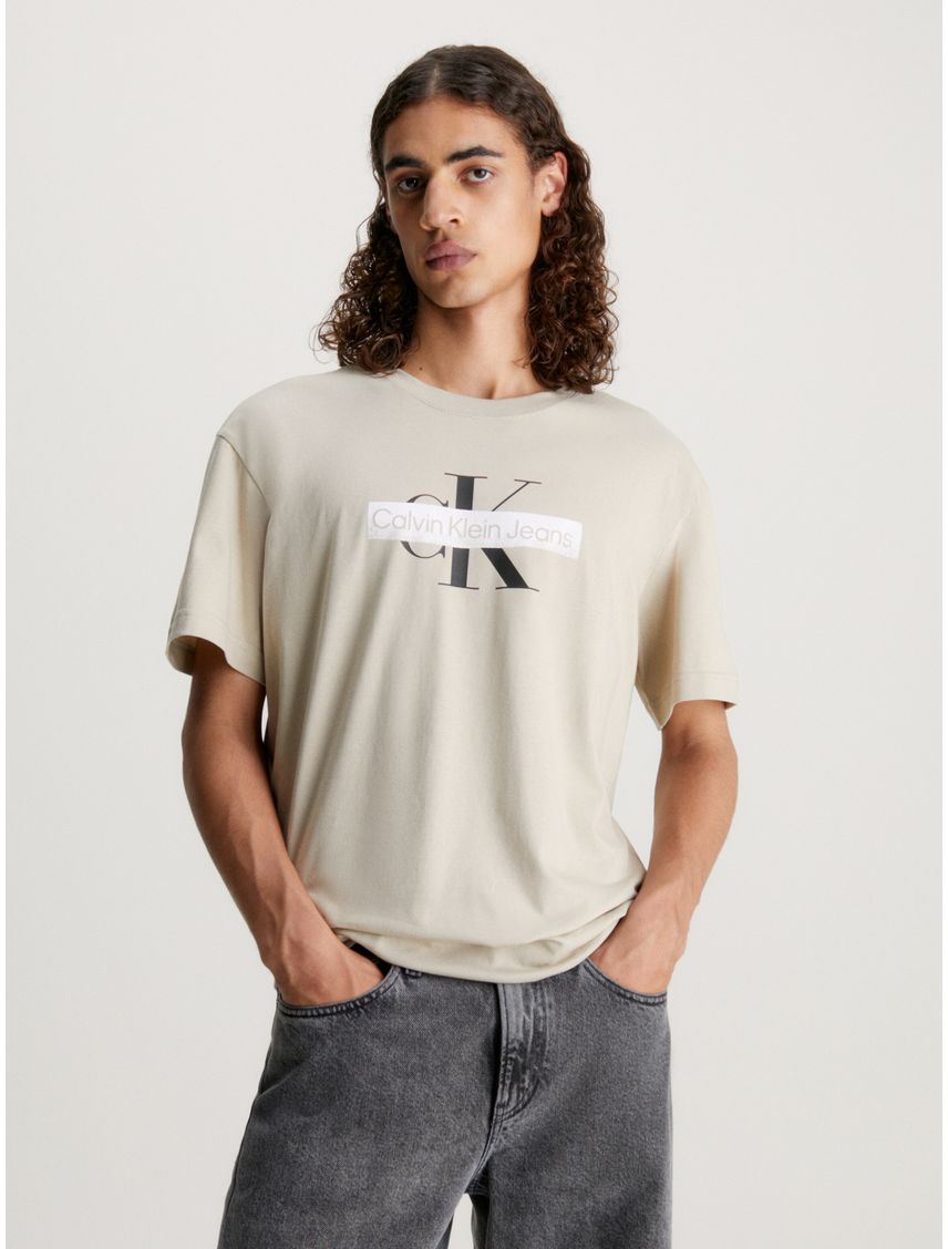 Remera con monograma
