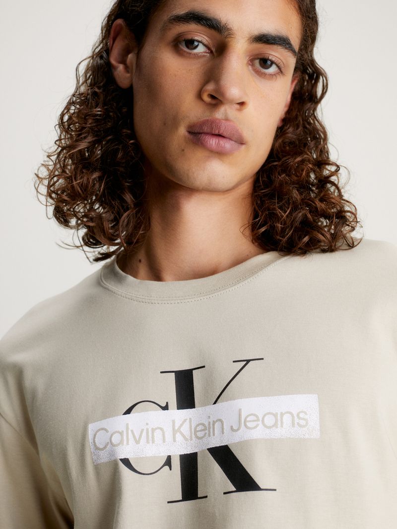 Remera-con-monograma
