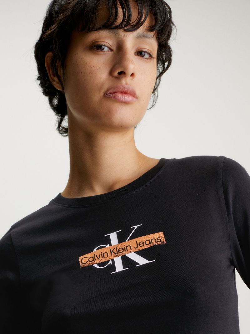 Remera-de-manga-larga-con-logo