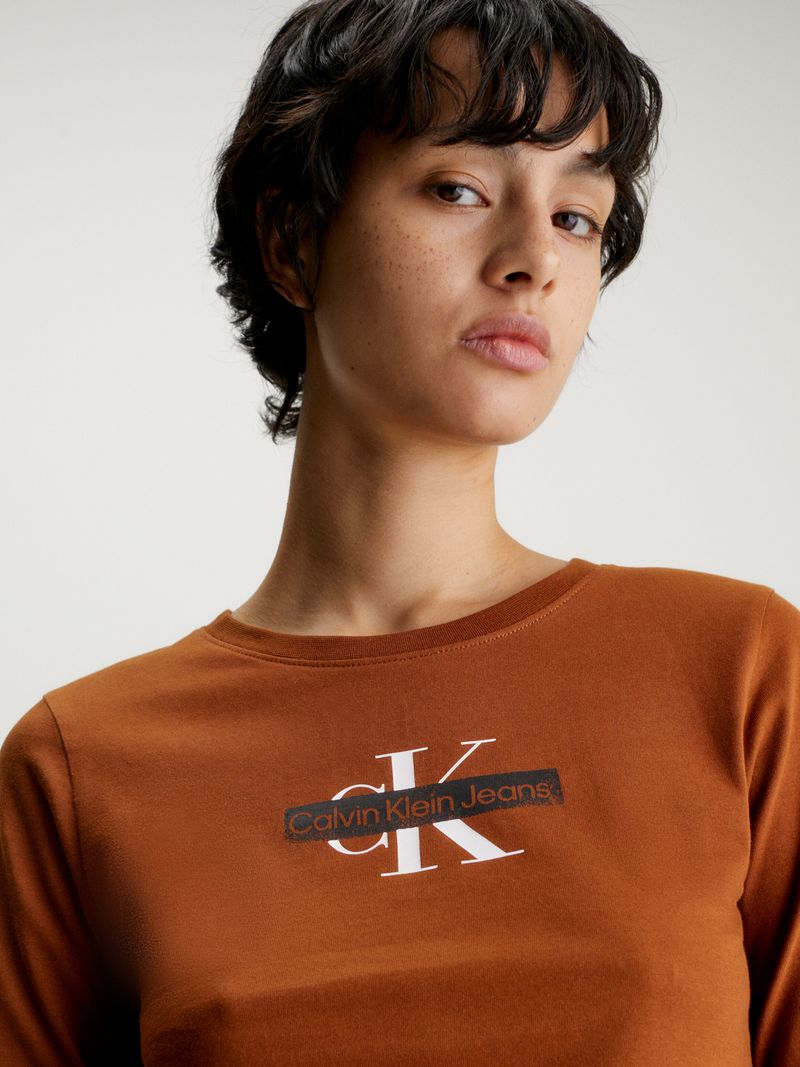 Remera-de-manga-larga-con-logo