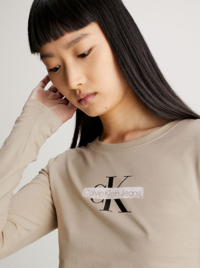 Remera-de-manga-larga-con-logo