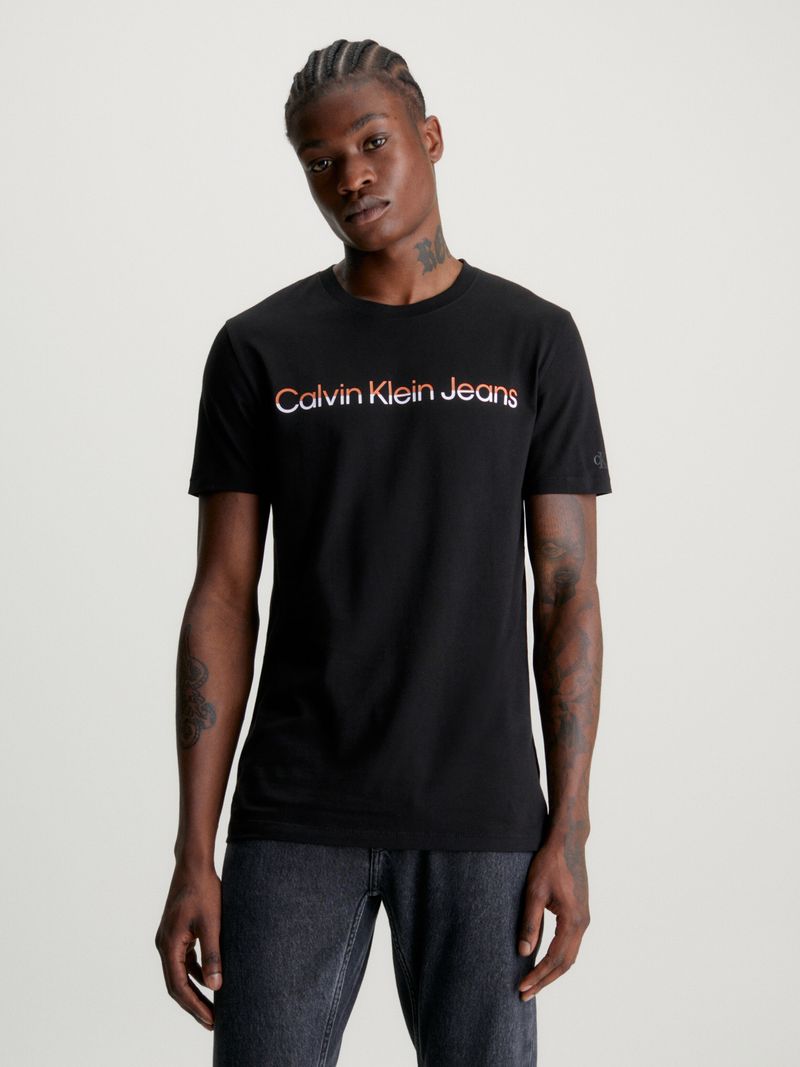 Remera-slim-con-logo