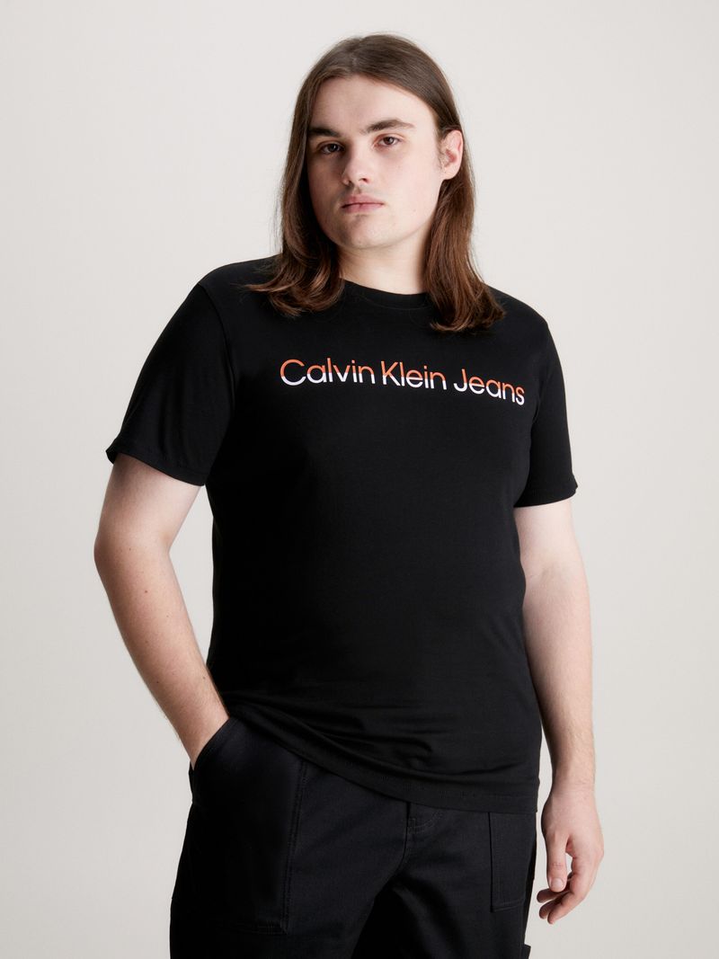 Remera-slim-con-logo