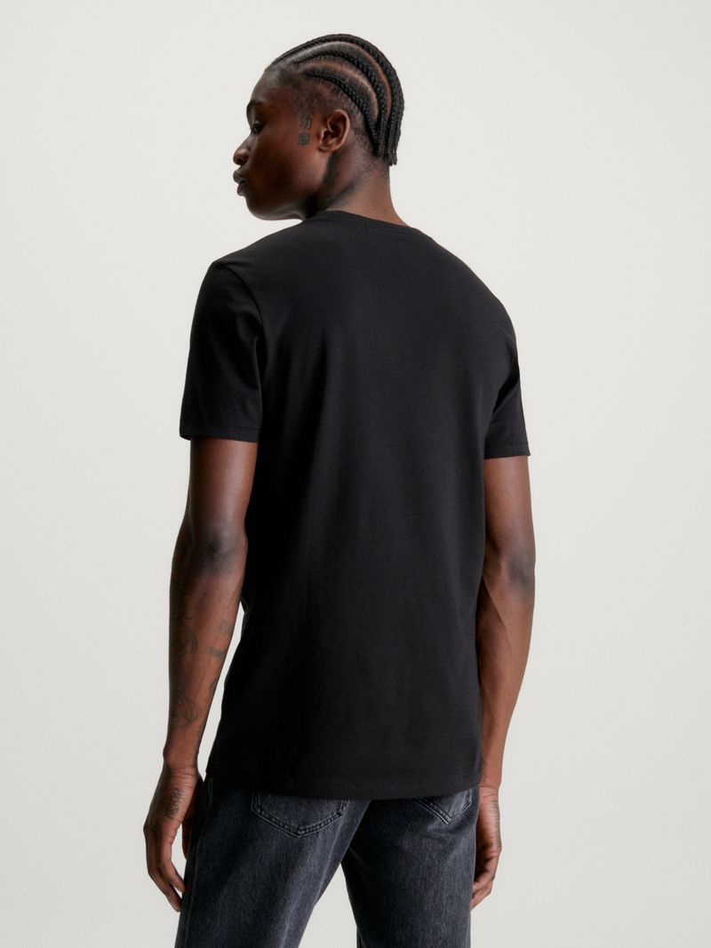 Remera-slim-con-logo