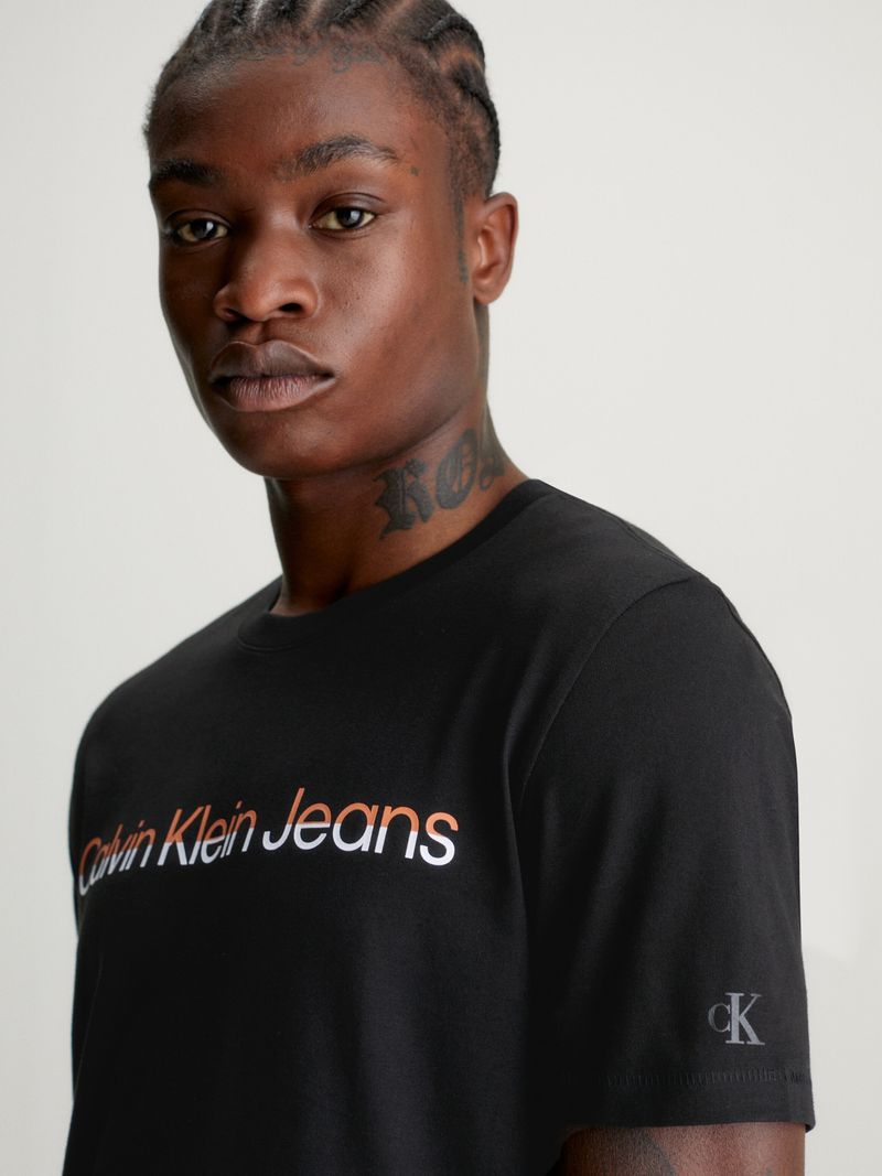 Remera-slim-con-logo
