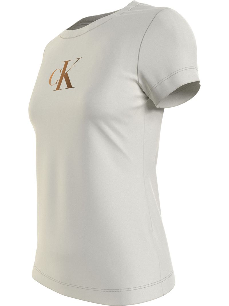 Remera-slim-con-monograma