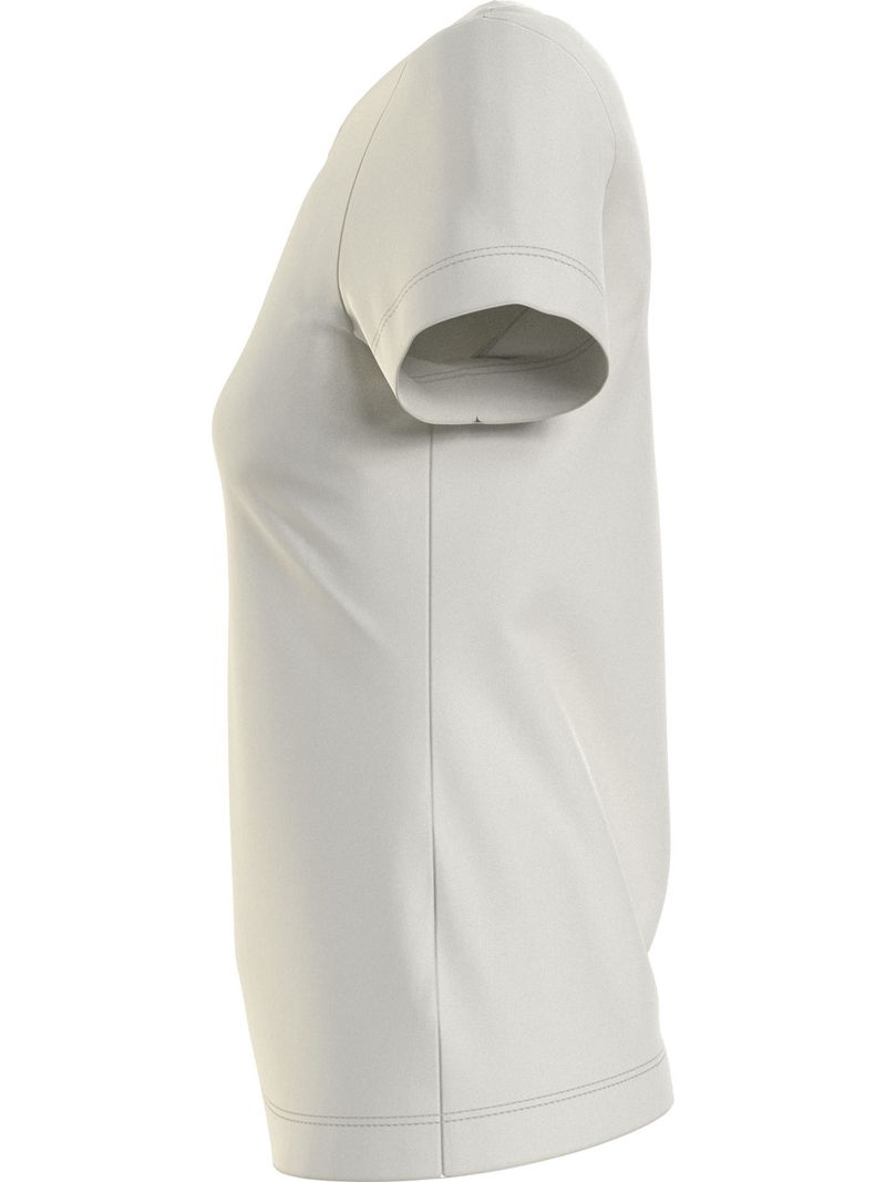 Remera-slim-con-monograma