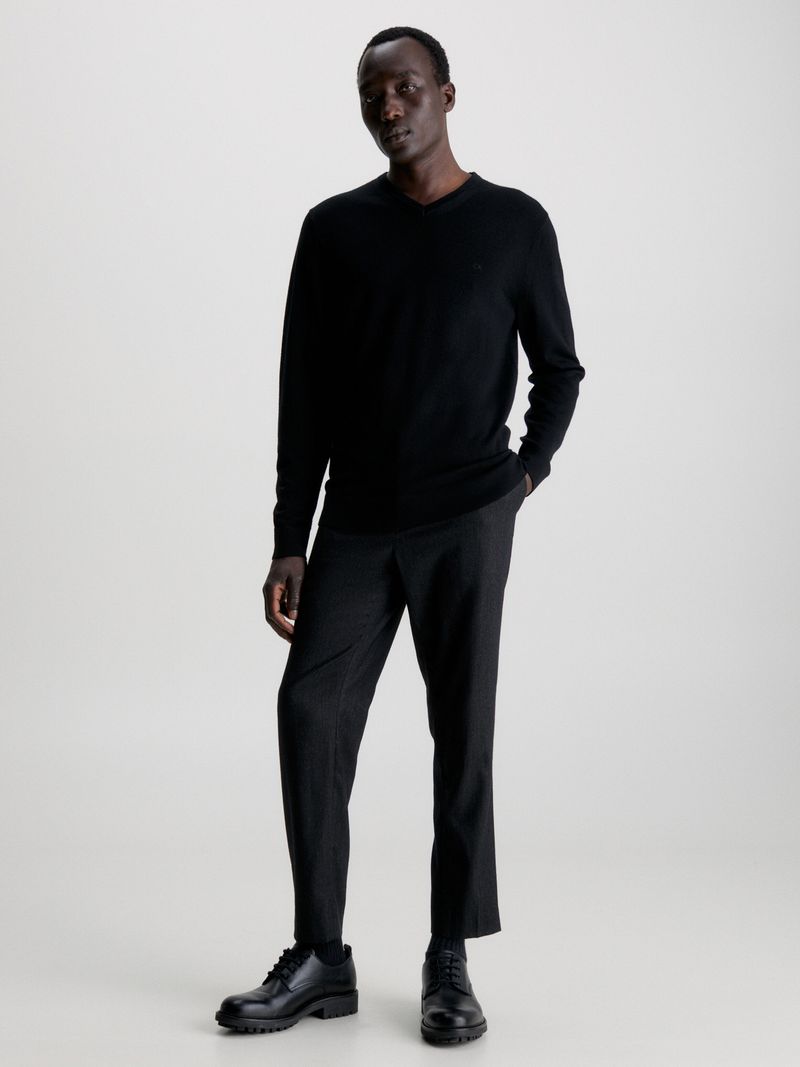 Sweater-de-cuello-en-v-y-lana-merino