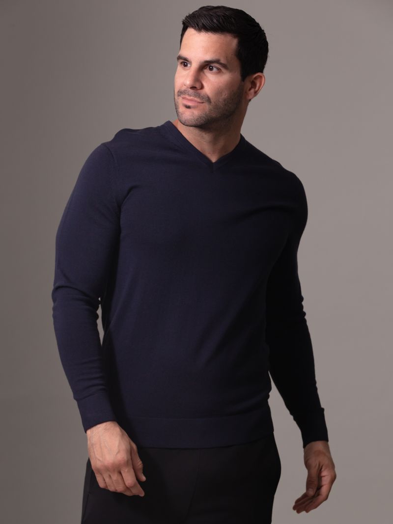 Sweater-de-cuello-en-v-y-lana-merino