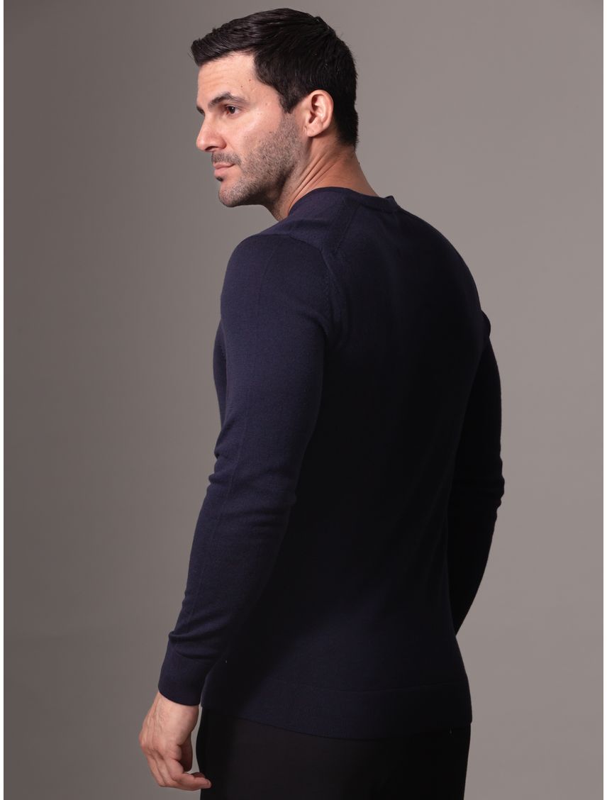 Sweater de cuello en v y lana merino