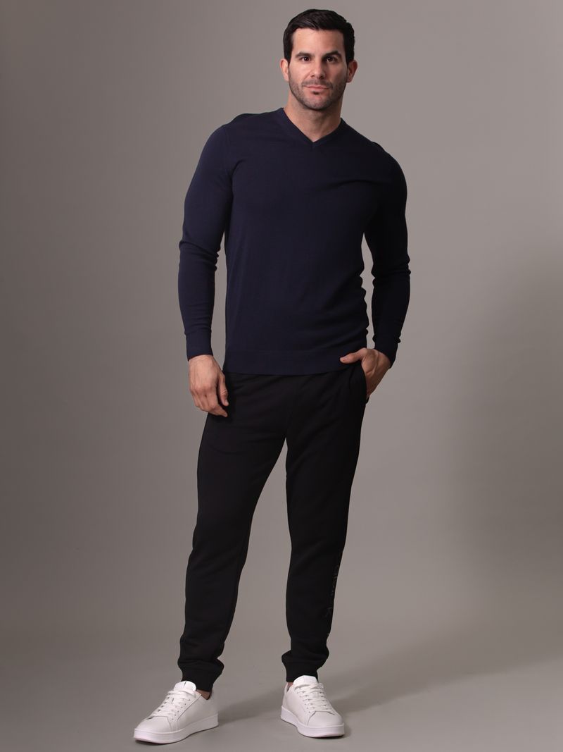 Sweater-de-cuello-en-v-y-lana-merino