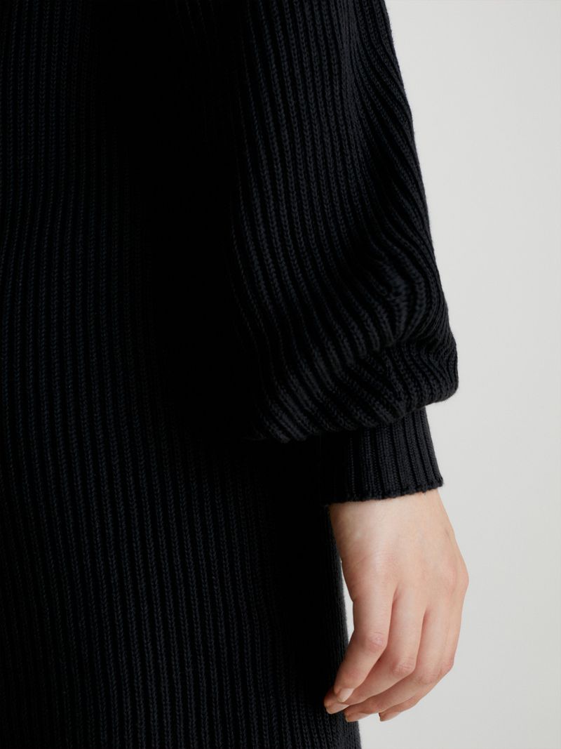 Vestido-de-punto-con-monograma