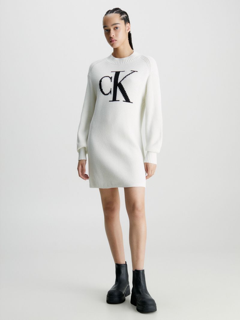 Vestido-de-punto-con-monograma