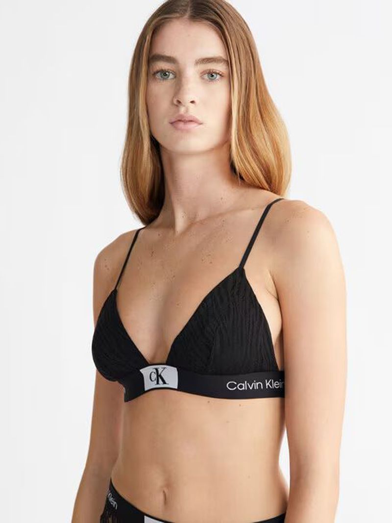 Brasier-triangular-de-encaje---CK-1996