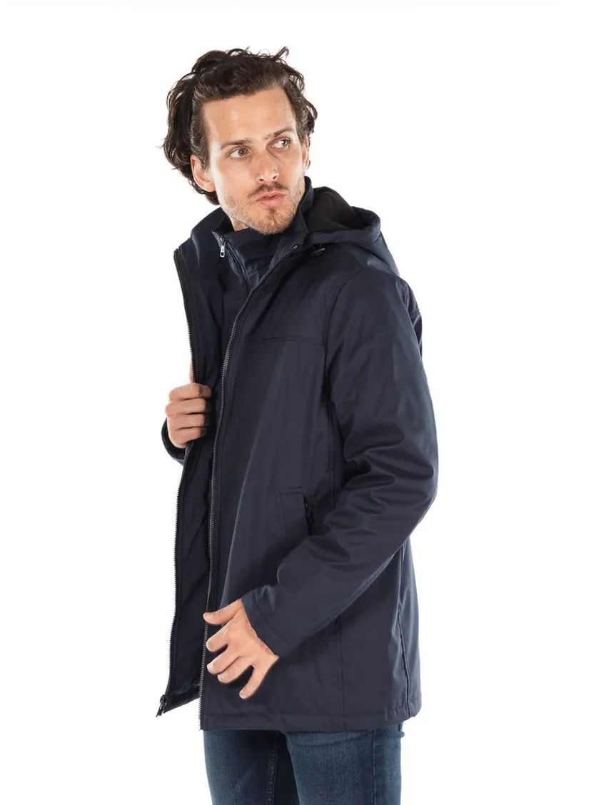 Campera liviana con capucha