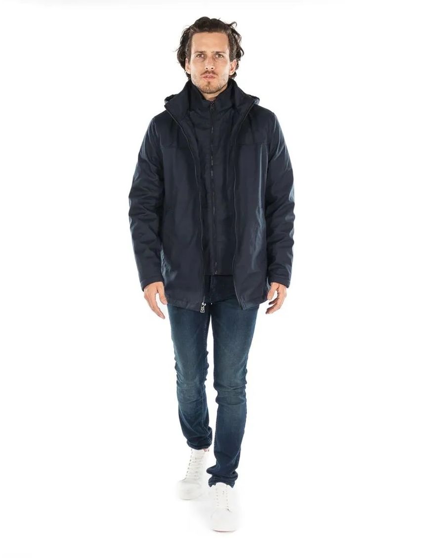 Campera liviana con capucha