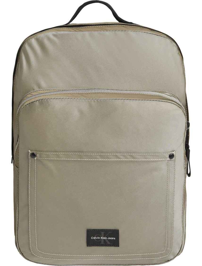 Mochila sport essentials con insignia