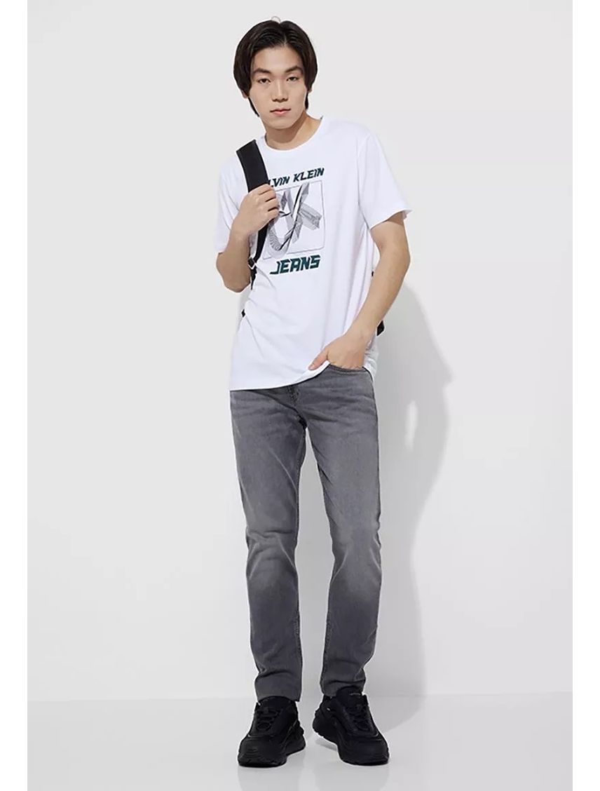 Remera con logo