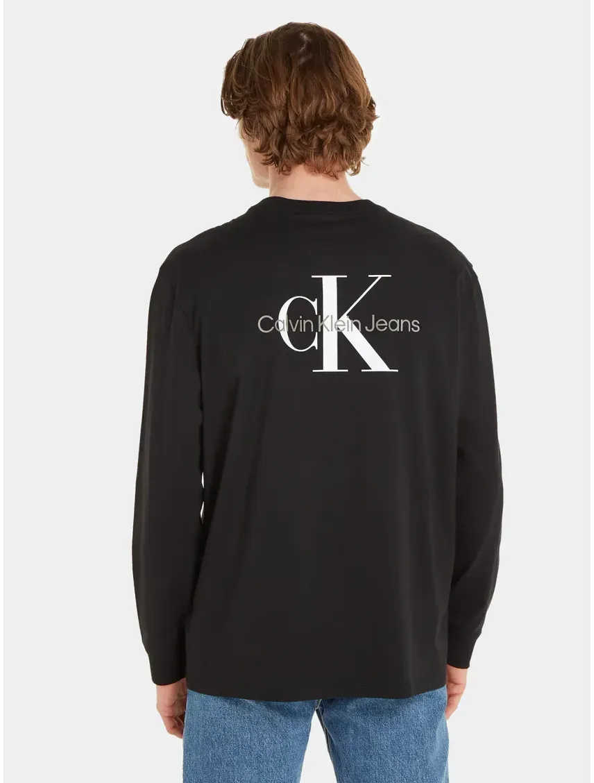 Remera manga larga con logotipo bordado
