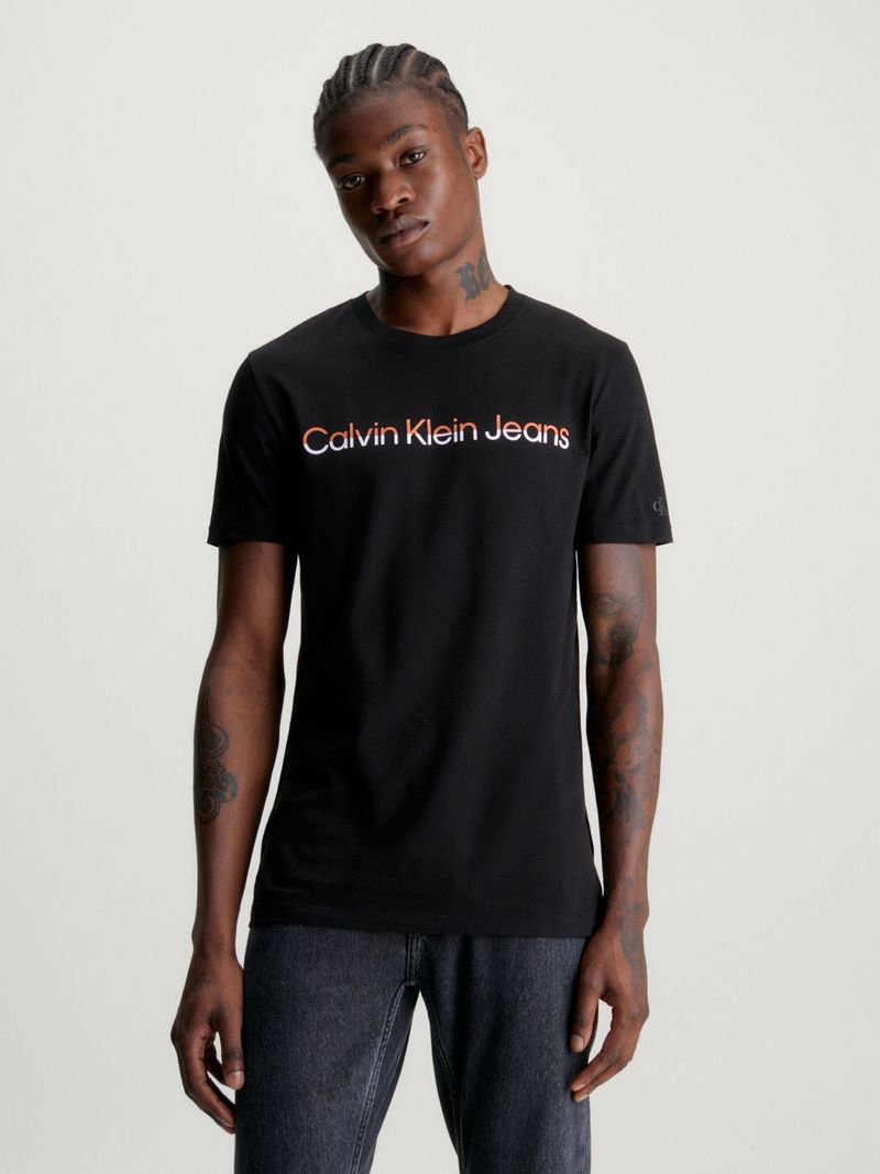 Remera-slim-con-logo