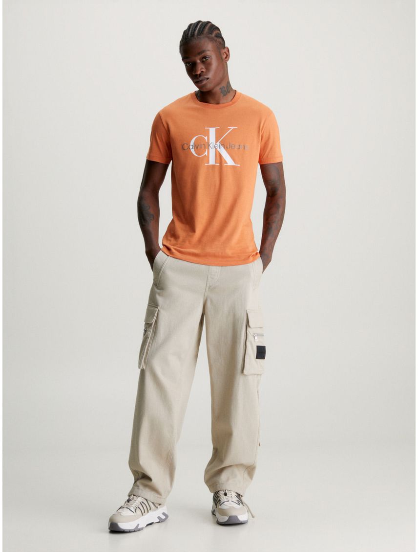 Remera slim con monograma