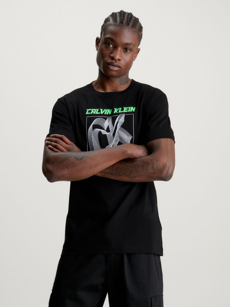 Remera-con-logo