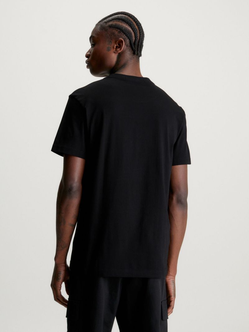 Remera-con-logo