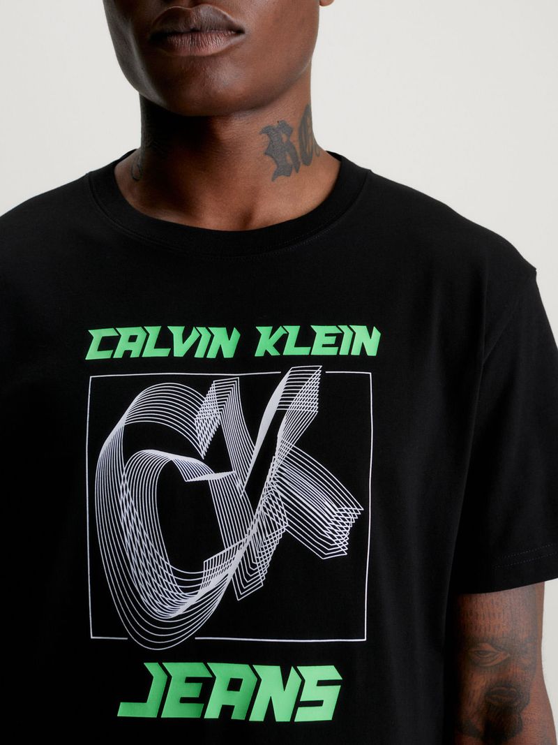 Remera-con-logo