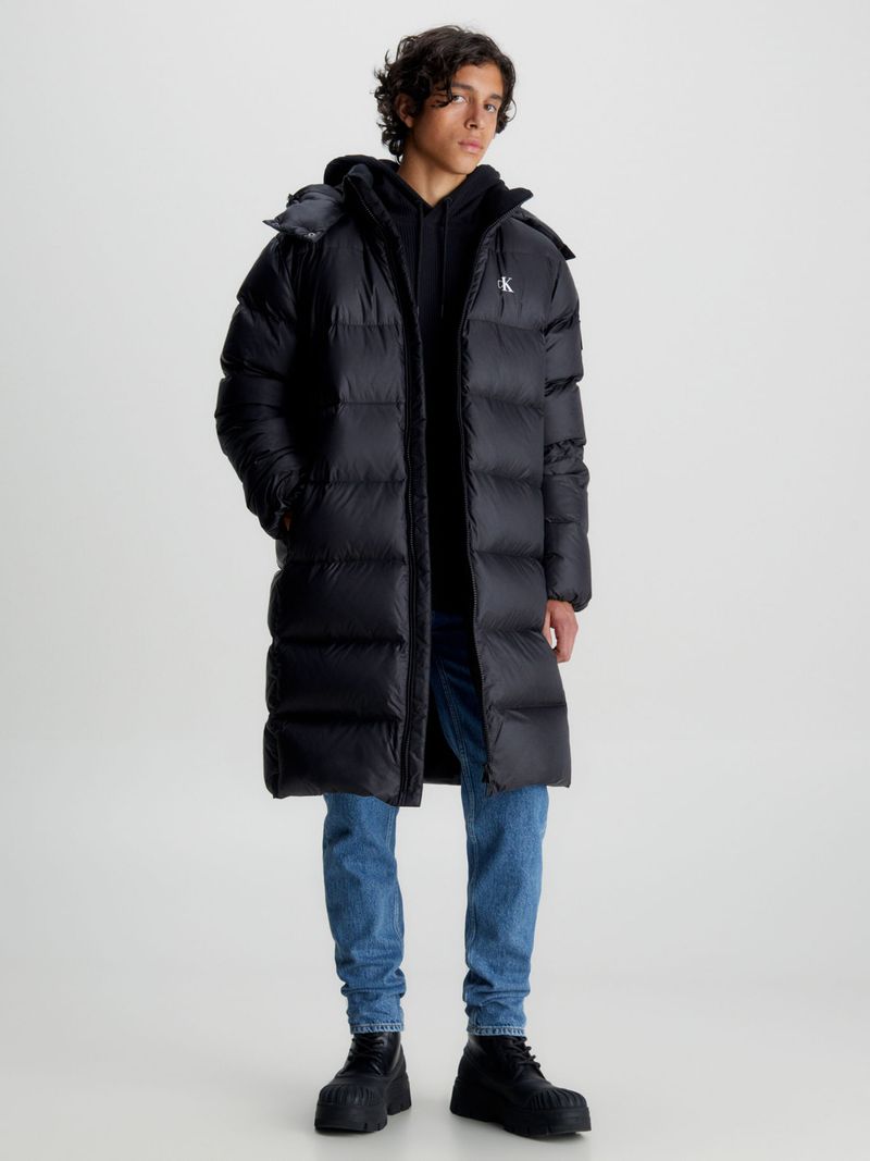 Campera-larga-de-plumas-essentials-