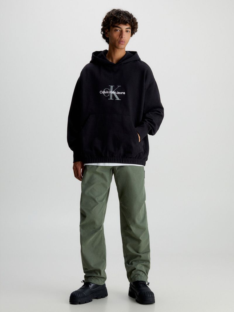 Buzo-oversize-con-capucha-y-monograma