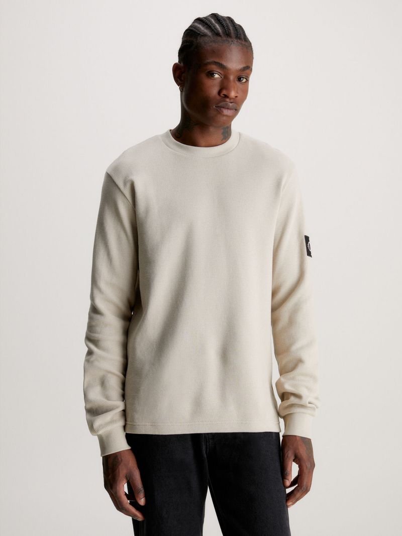 Remera-slim-de-manga-larga-de-punto-gofrado