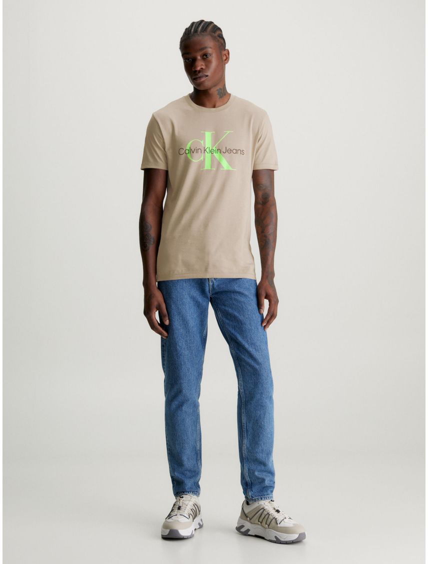 Remera slim con monograma