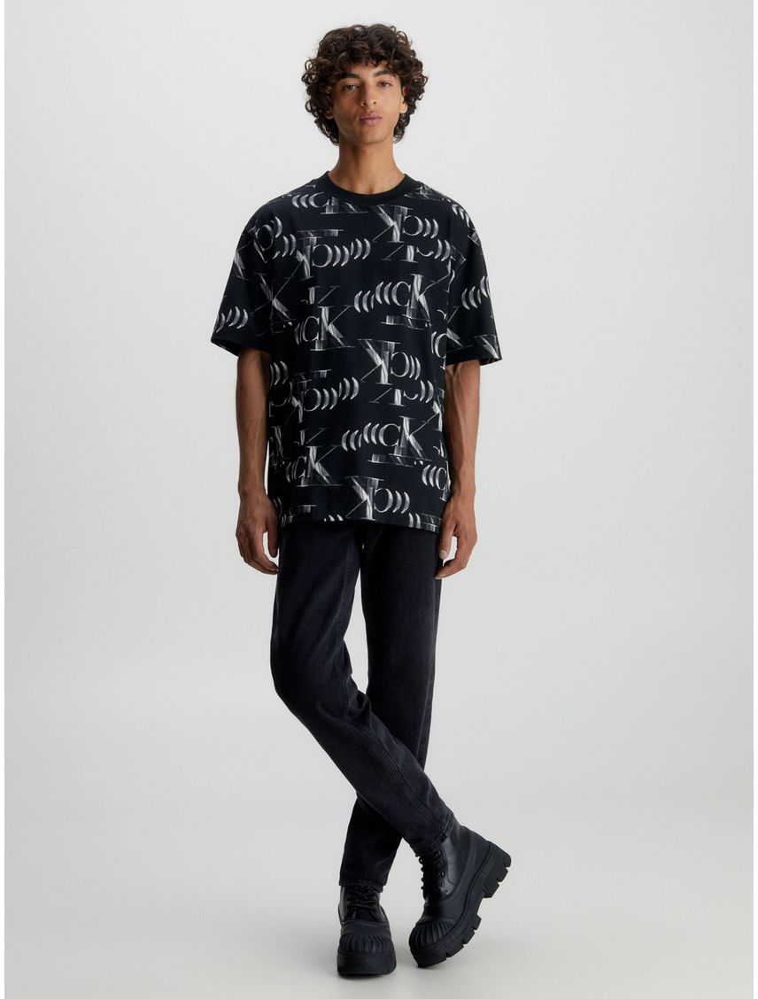 Remera relaxed con logo all over