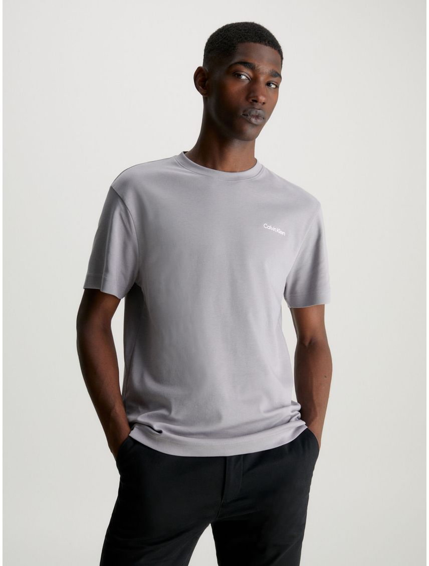 Remera con micro logo