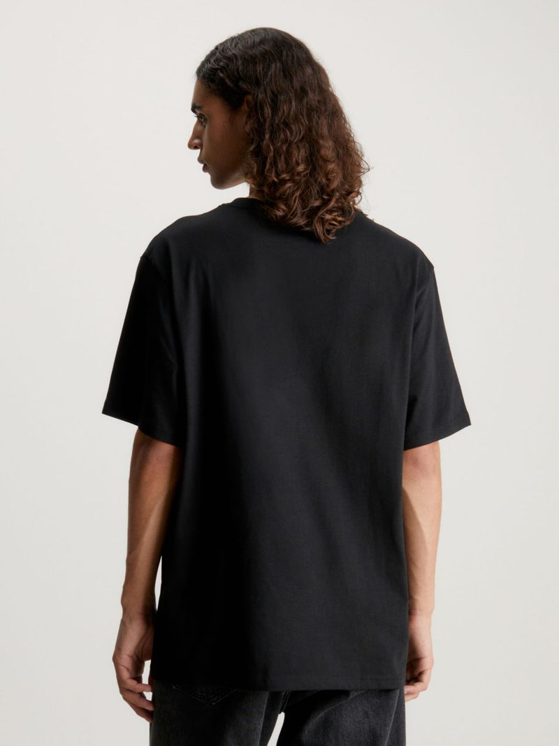 Camisa-holgada-con-monograma