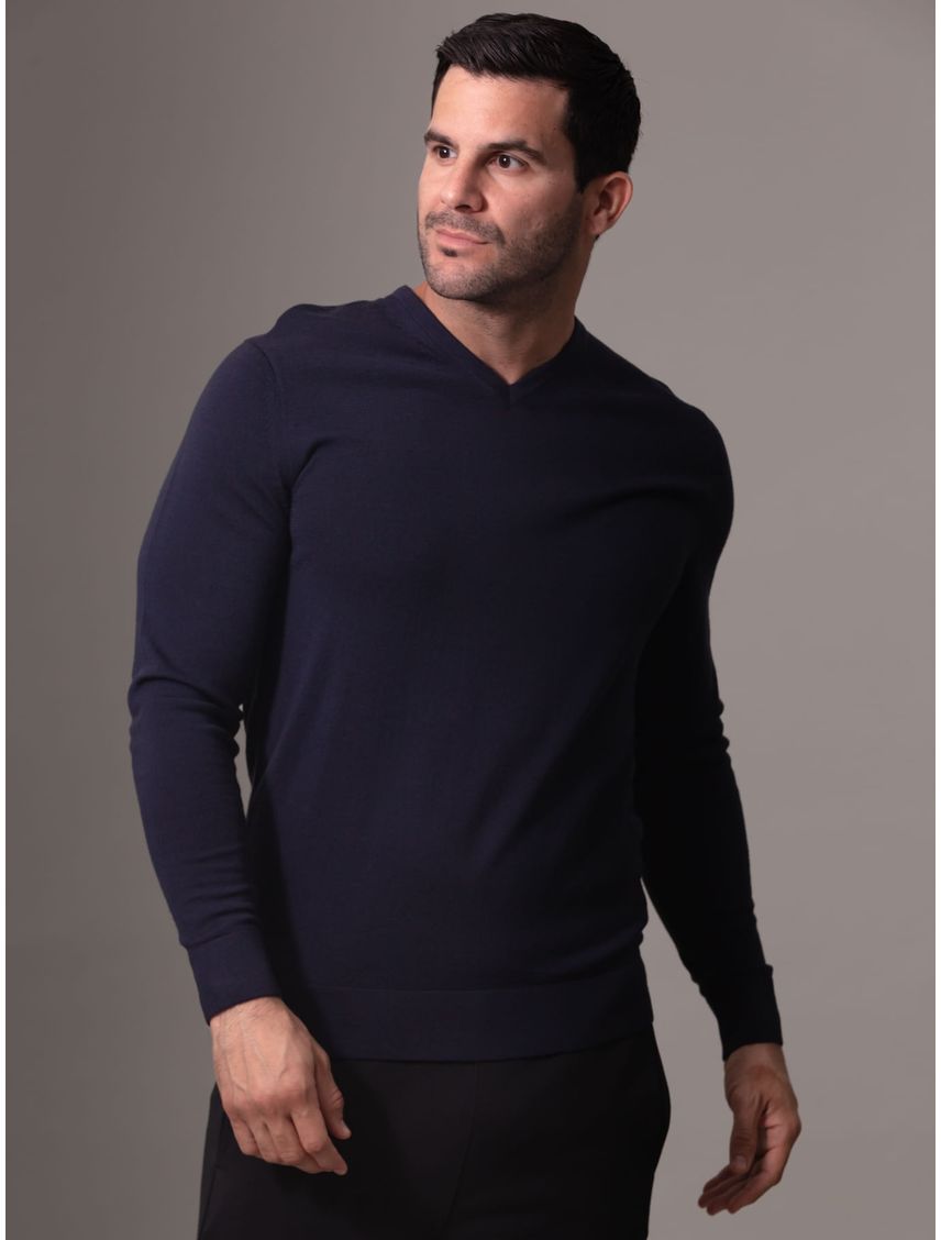 Sweater de cuello en v y lana merino