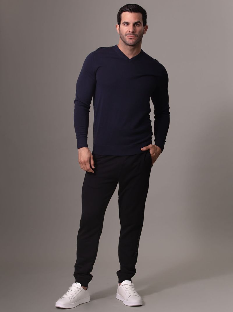 Sweater-de-cuello-en-v-y-lana-merino