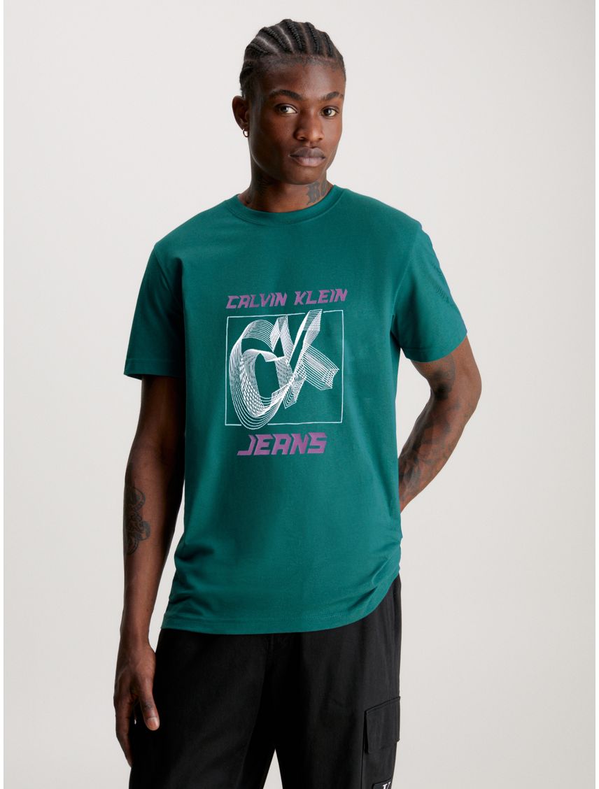 Remera con logo