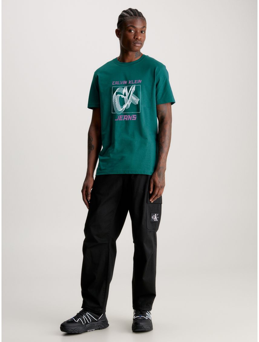 Remera con logo