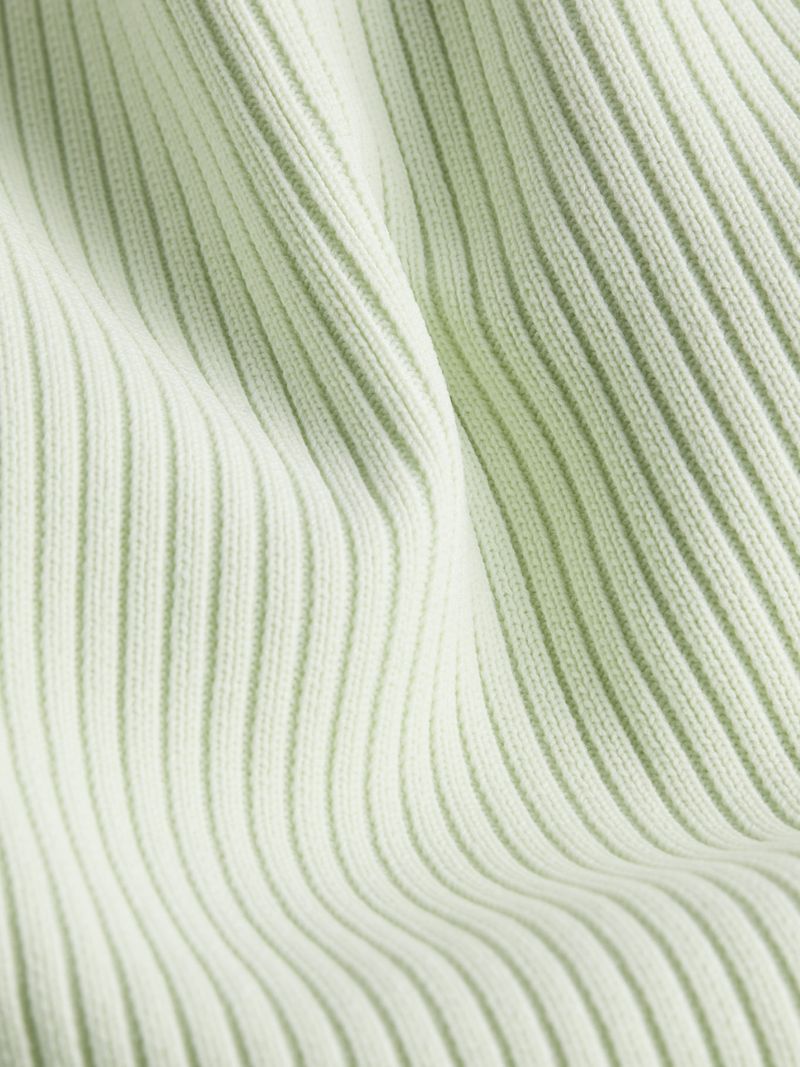 Sweater-con-cuello-alto