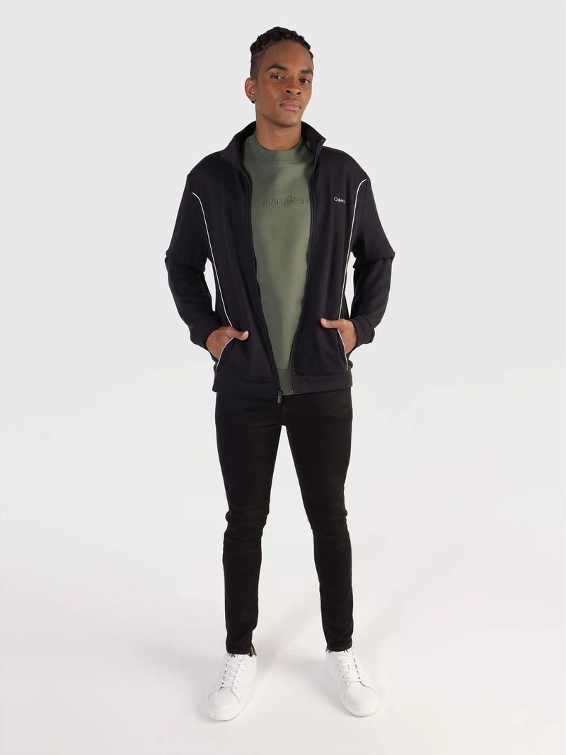 Buzo-estandar-con-cuello-alto