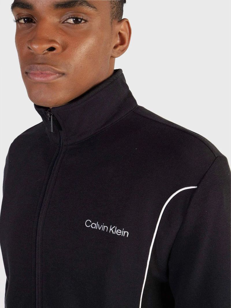 Buzo-estandar-con-cuello-alto