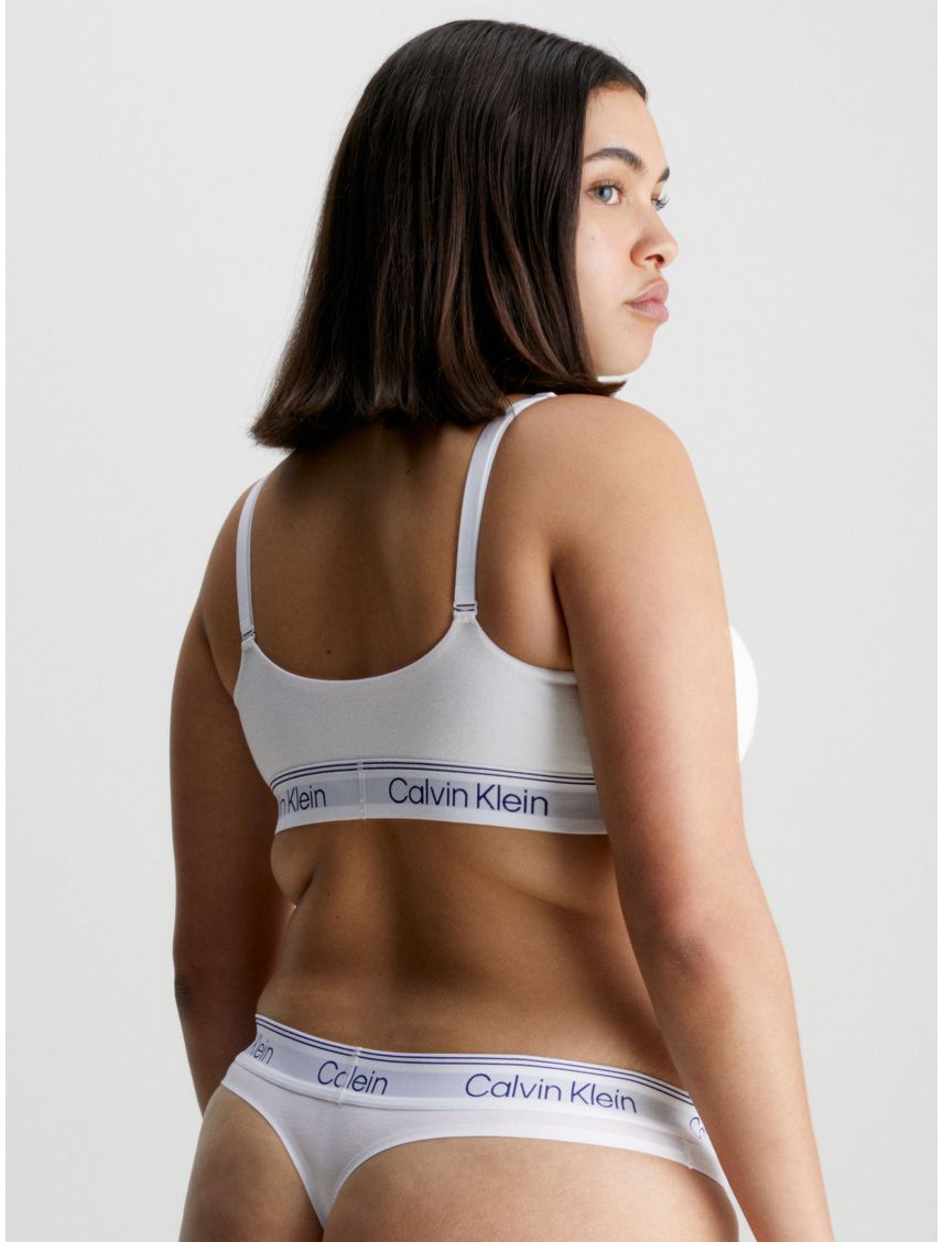 Brasier triangular con logo