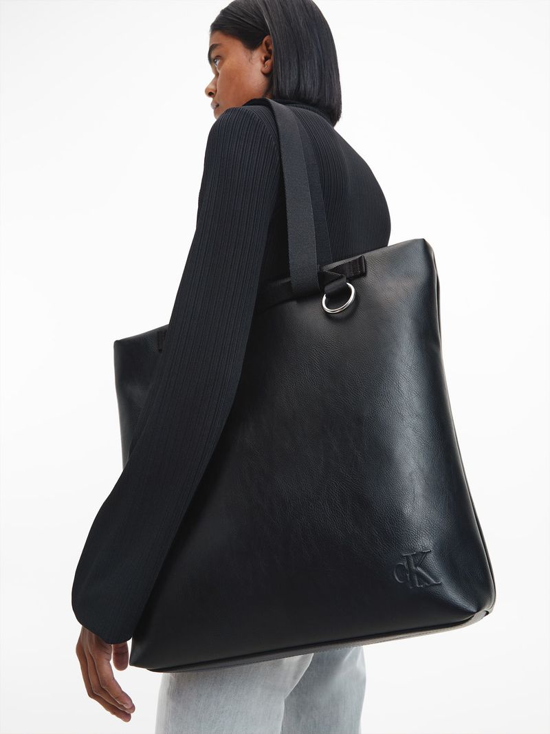 Cartera-tote-cuadrada-y-reciclada