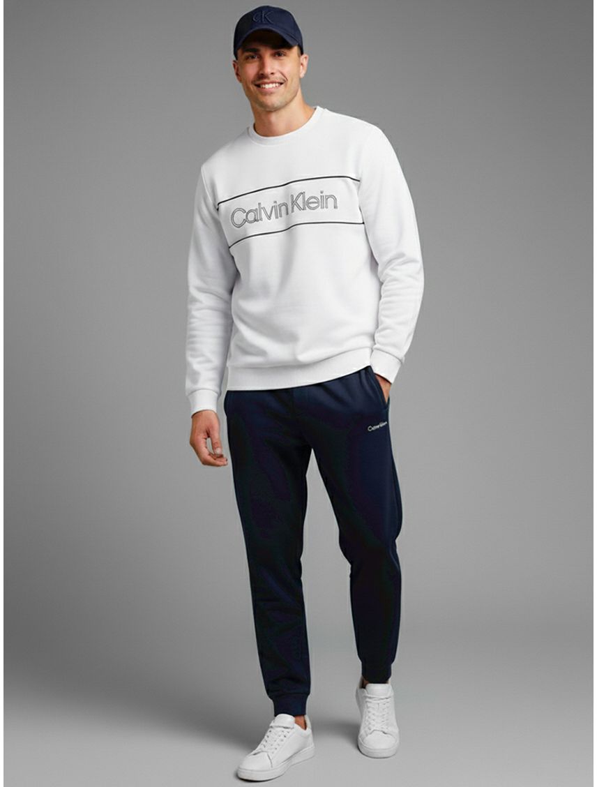 Buzo Cuello Redondo y Logo Engomado Regular Fit