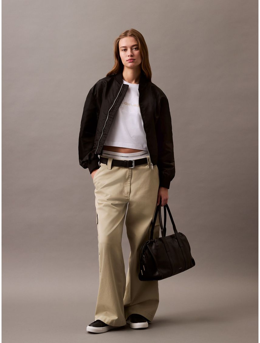 Remera con logo engomado brillante Cropped